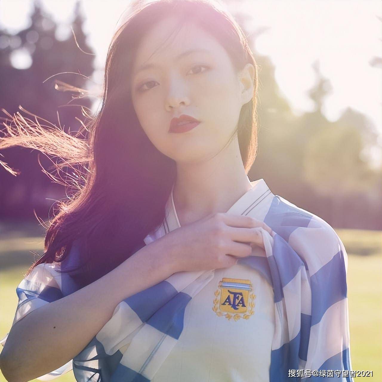 我们选择了状态最好的球员，尤其是在中场，桑谢斯、佩莱格里尼、奥亚尔都不在最佳状态，我们选择了那些有信心、有头脑、有勇气的球员踢这场硬仗。